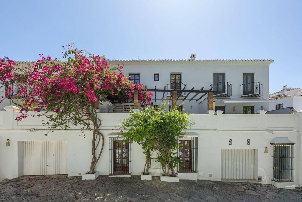 Maison de luxe à vendre à Marbella, 1 100 000 €, Photo 1