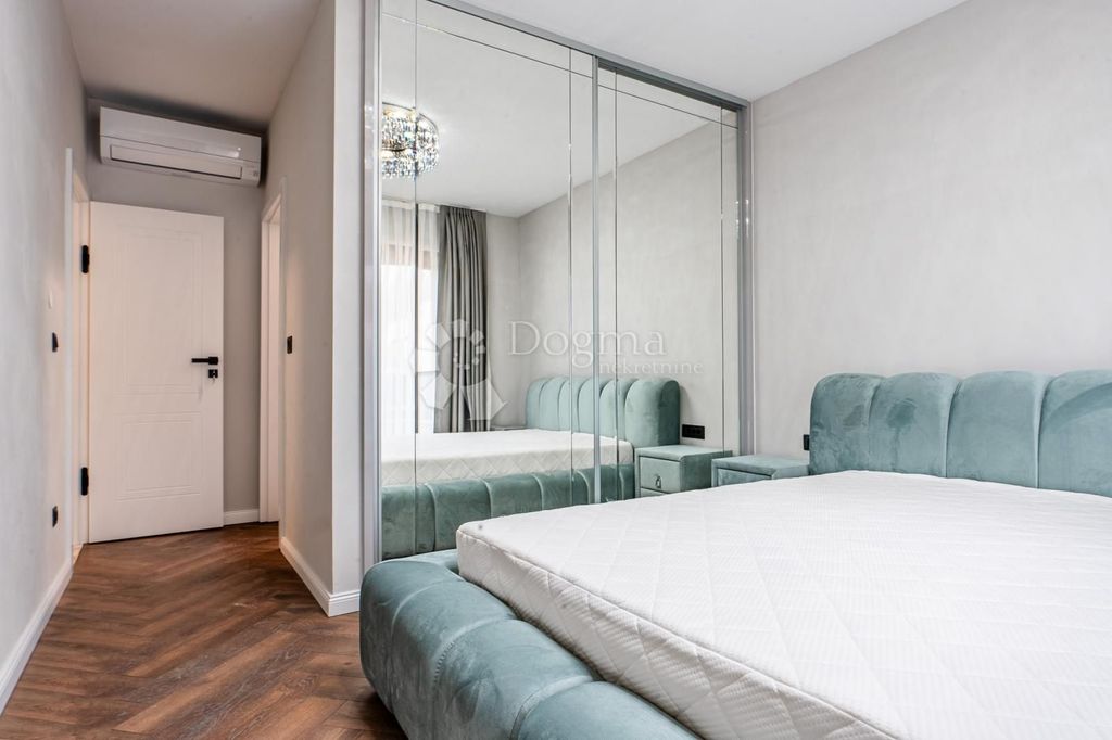 Luxury Apartment for sale in Rovinj, 749 000 €, Photo 6