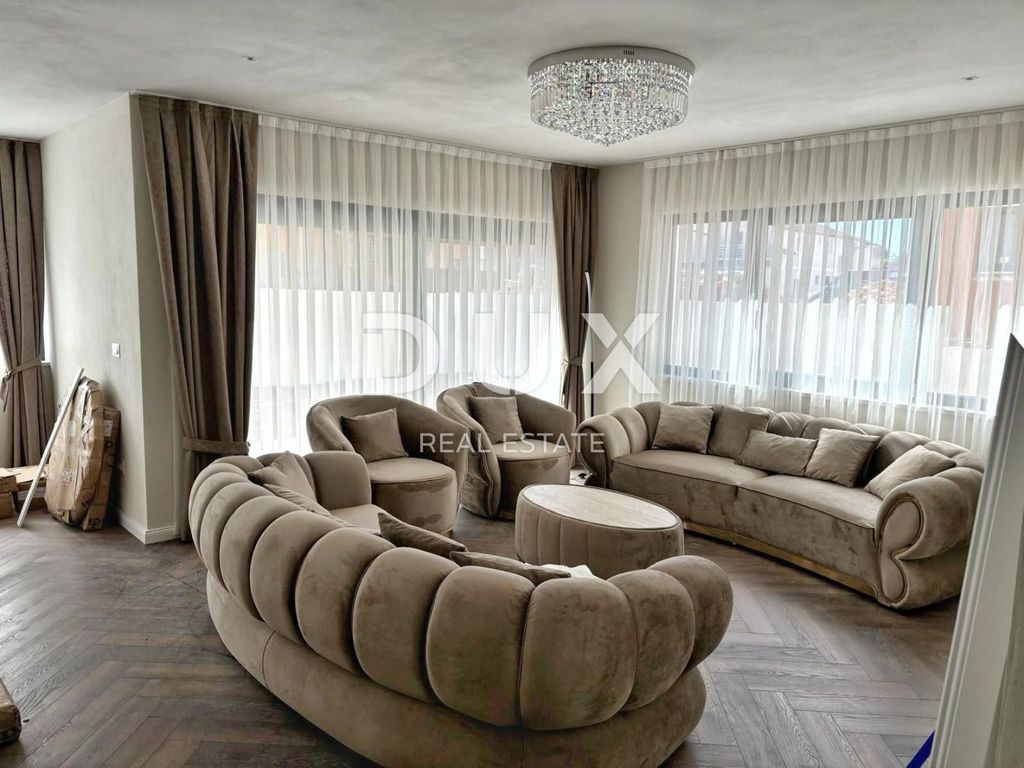 Luxury Apartment for sale in Rovinj, 749 000 €, Photo 1