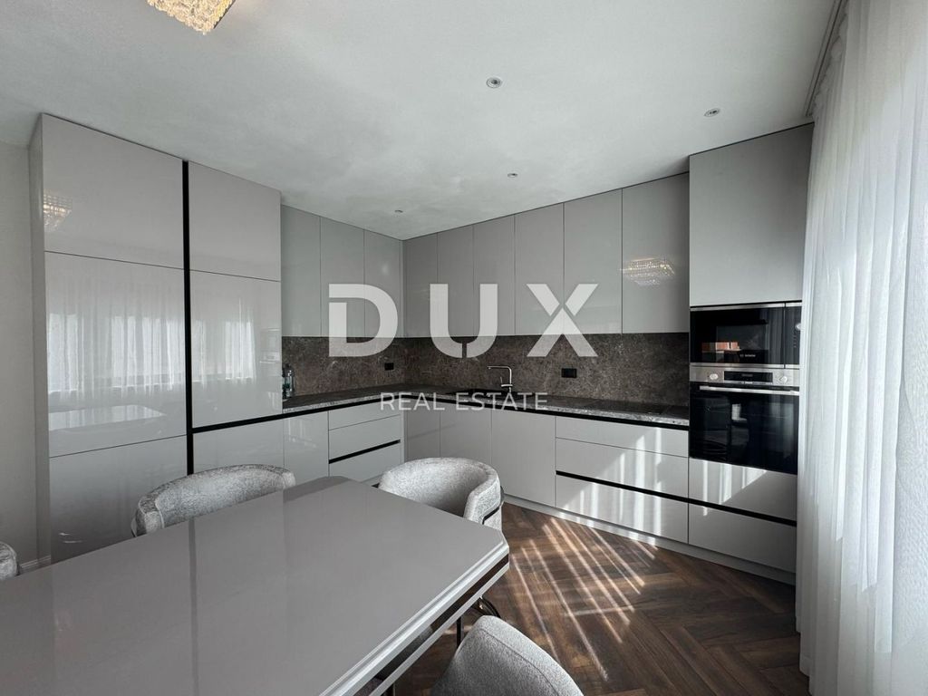 Luxury Apartment for sale in Rovinj, 669 000 €, Photo 1