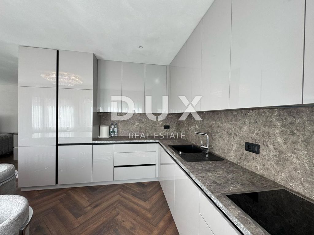 Luxury Apartment for sale in Rovinj, 749 000 €, Photo 2