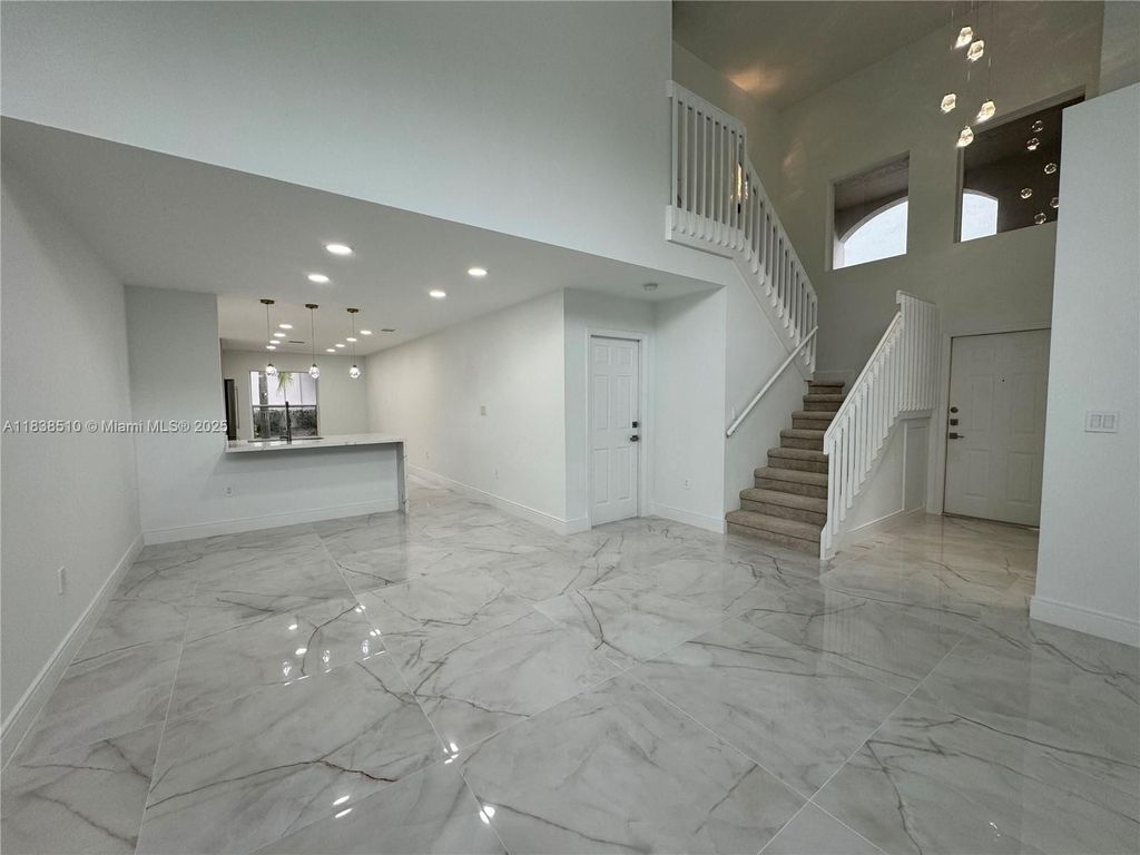 Luxury House for sale in Hollywood, 680 989 €, Photo 5