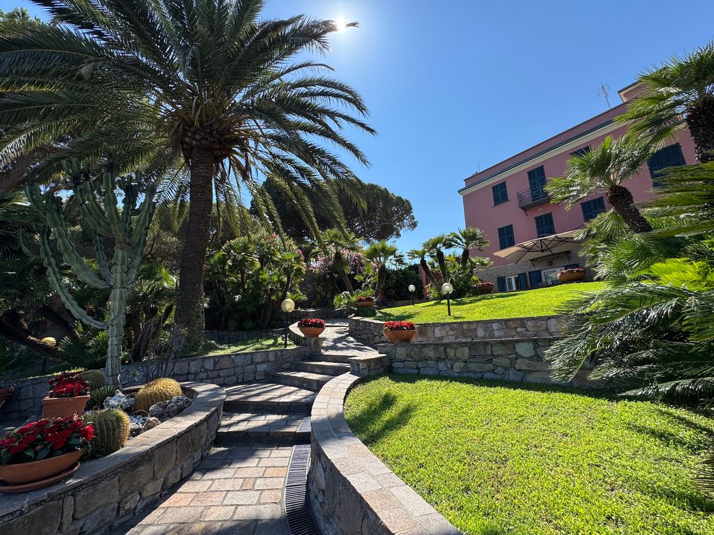 Luxury House for sale in Bordighera, 4 200 000 €, Photo 1