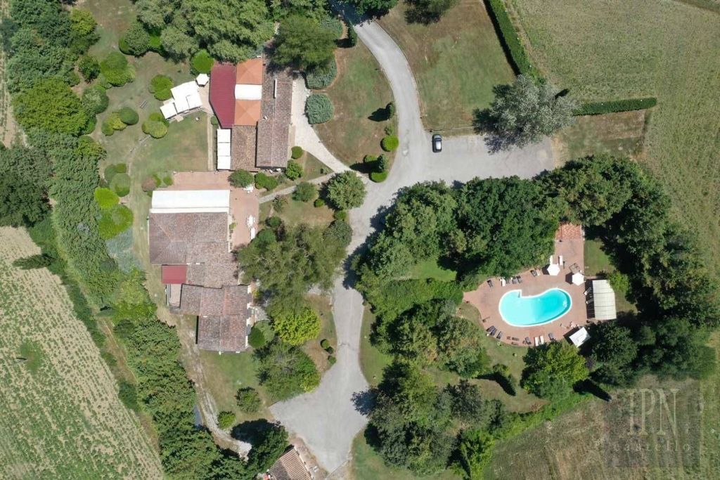Luxury House for sale in Gubbio, 2 490 000 €, Photo 1