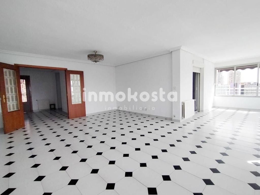 Luxury Apartment for sale in Benidorm, 495 000 €, Photo 3