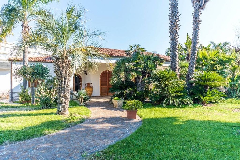 Luxury House for sale in Lecce, 615 000 €, Photo 1