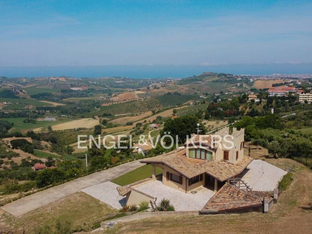 Luxury House for sale in Città Sant Angelo, 1 000 000 €, Photo 1