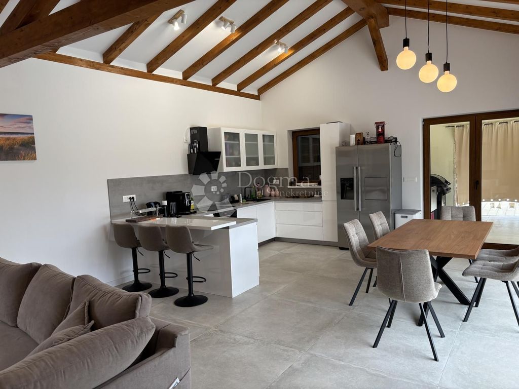 Luxury House for sale in Tinjan, 627 000 €, Photo 2