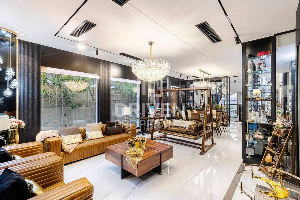 Luxury House for sale in Dubai, 1 824 453 €, Photo 1