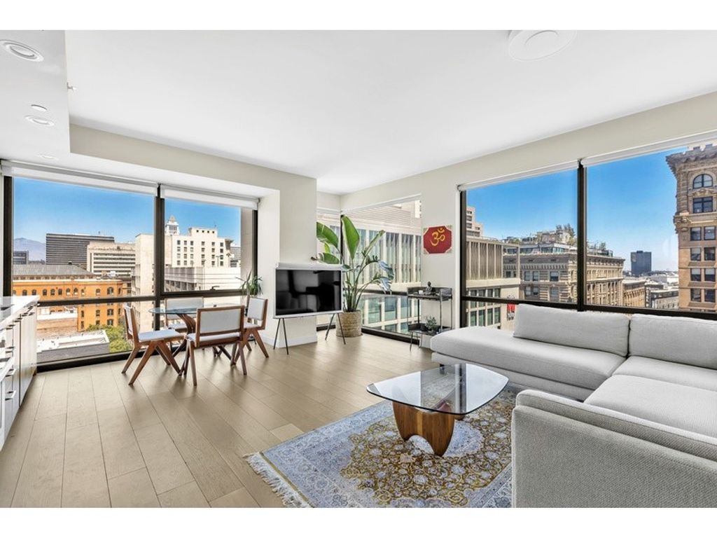 Luxury Apartment for sale in Los Angeles, 712 719 €, Photo 5