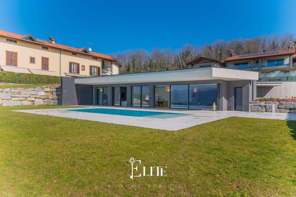 Luxury House for sale in Besozzo, 2 750 000 €, Photo 1