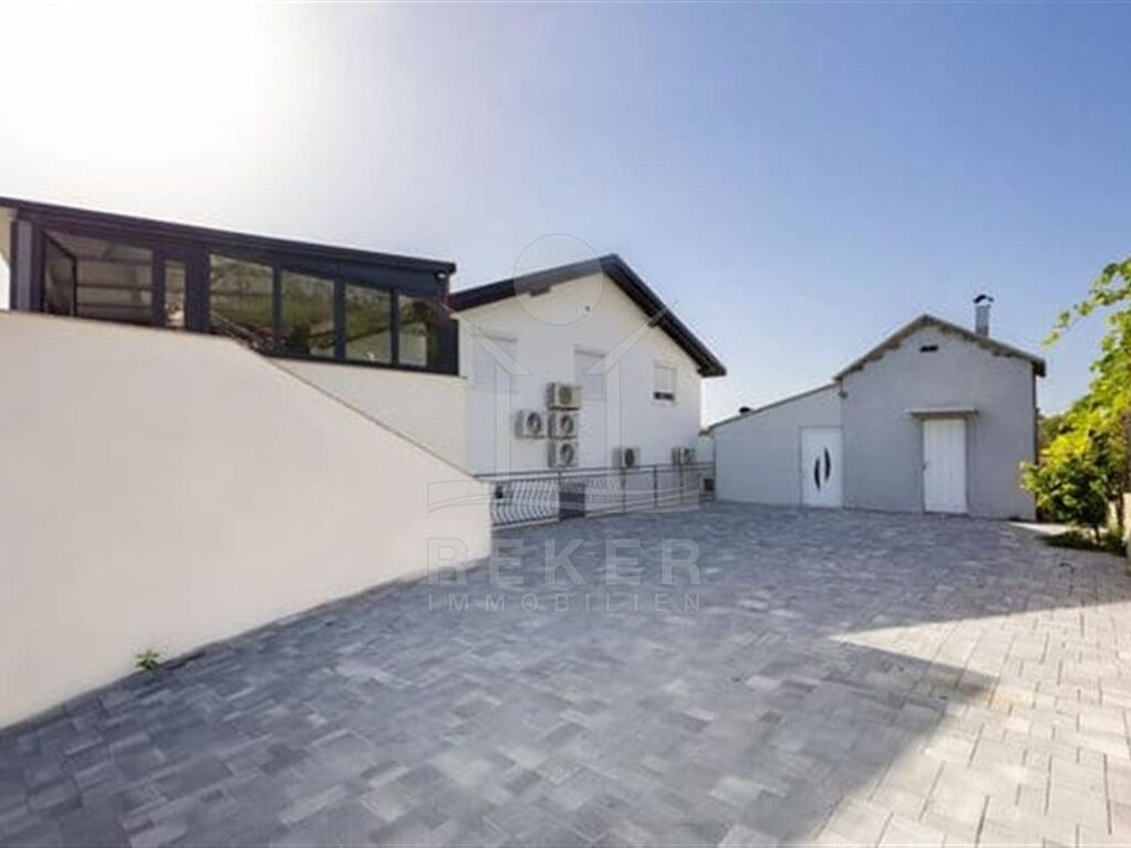 Maison de luxe à vendre à Omiš, 690 000 €, Photo 2