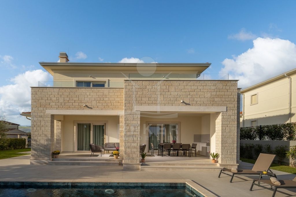 Maison de luxe à vendre à Porec, 1 450 000 €, Photo 3