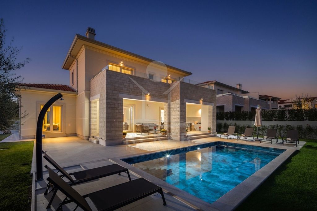 Maison de luxe à vendre à Porec, 1 450 000 €, Photo 5