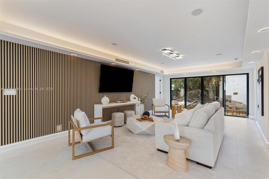 Luxury House for sale in Hollywood, 1 197 530 €, Photo 2