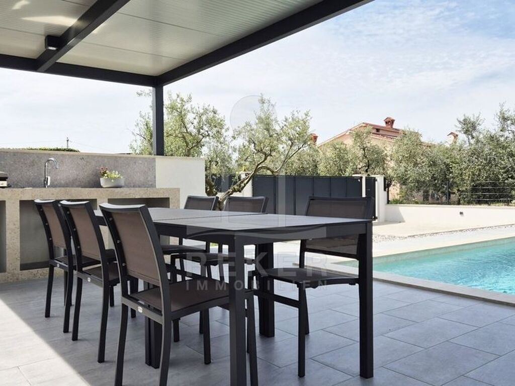 Maison de luxe à vendre à Porec, 650 000 €, Photo 5