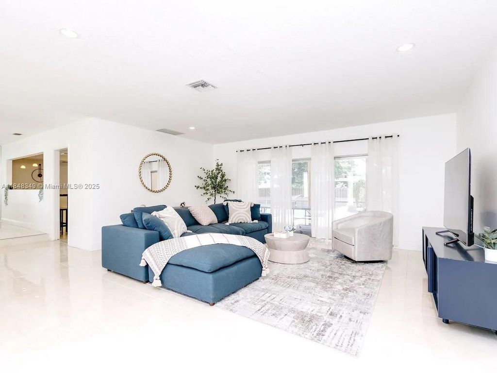 Luxury House for sale in Hollywood, 772 403 €, Photo 4