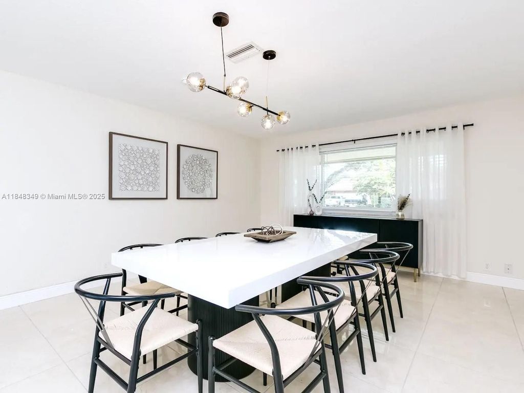 Luxury House for sale in Hollywood, 772 403 €, Photo 6