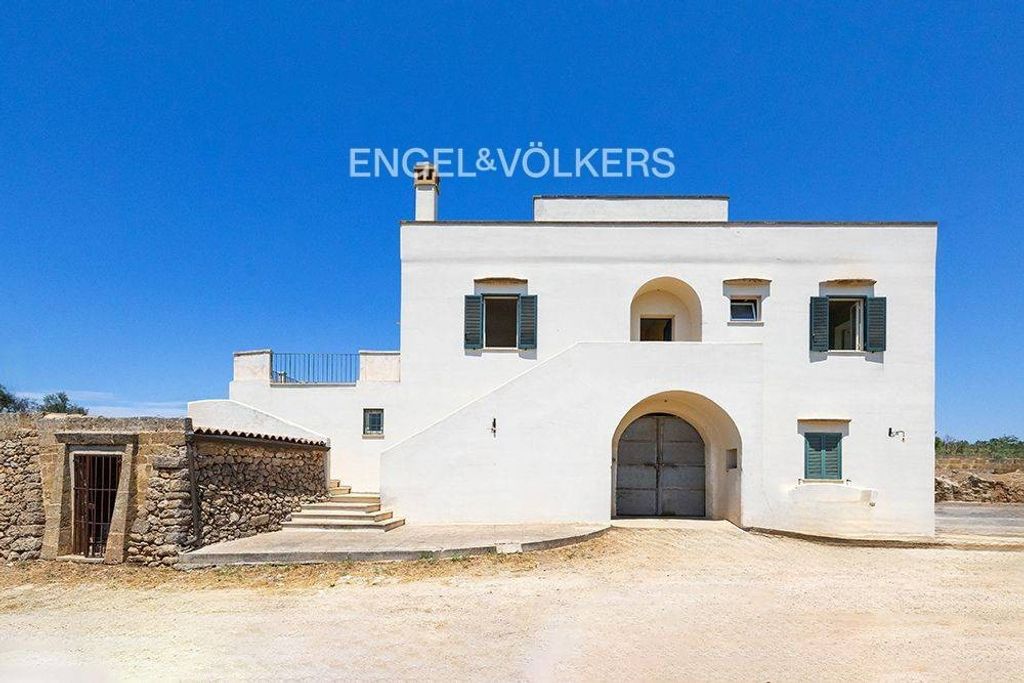 Luxury House for sale in Alezio, 900 000 €, Photo 1