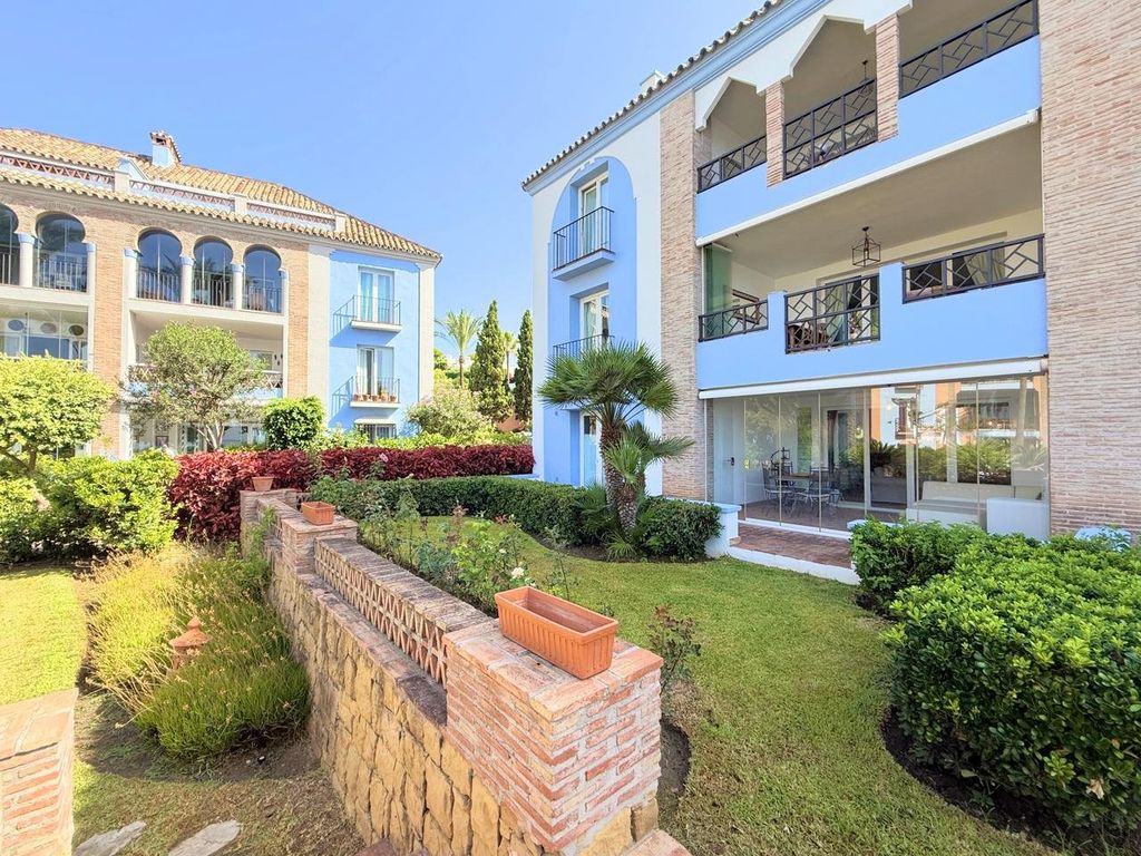 Luxury Apartment for sale in Casares, 630 000 €, Photo 1