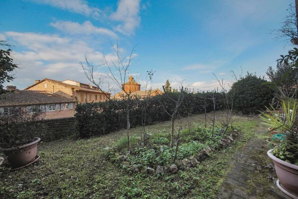 Luxury Apartment for sale in Siena, 1 050 000 €, Photo 1
