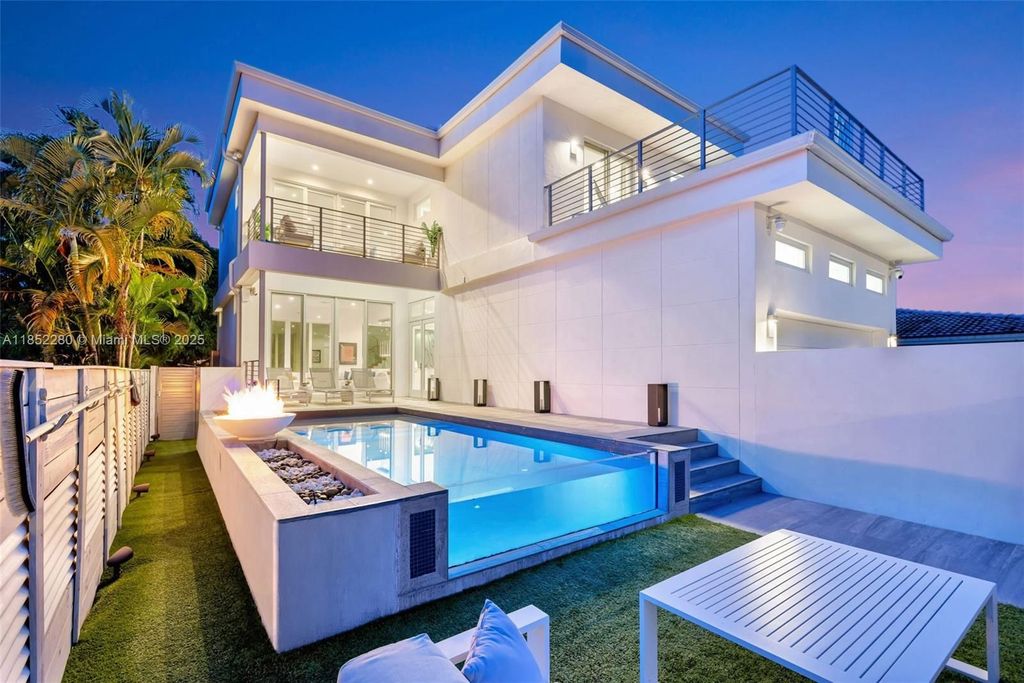 Luxury House for sale in Hollywood, 1 844 798 €, Photo 2