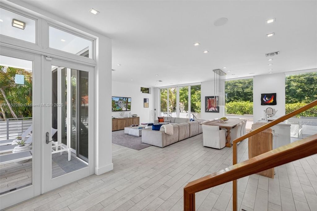 Luxury House for sale in Hollywood, 1 844 798 €, Photo 5