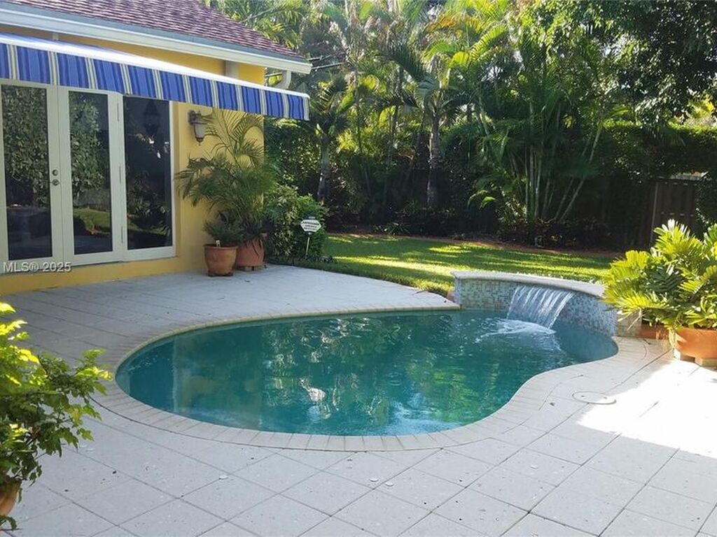 Luxury House for sale in Hollywood, 609 410 €, Photo 1