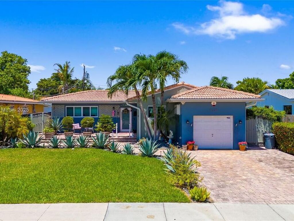 Luxury House for sale in North Bay Village, 853 555 €, Photo 1