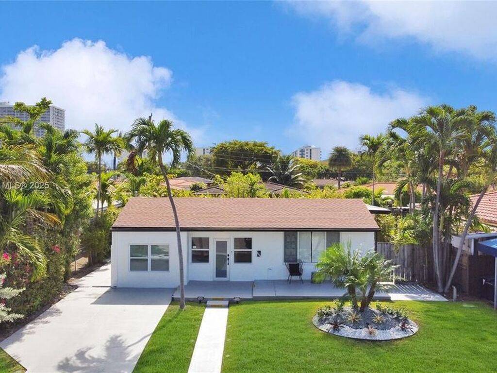 Luxury House for sale in North Bay Village, 937 531 €, Photo 2