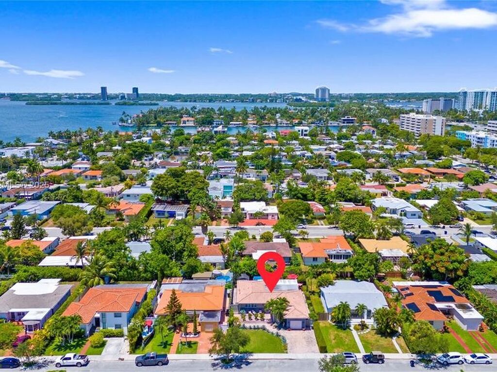 Luxury House for sale in North Bay Village, 853 555 €, Photo 3