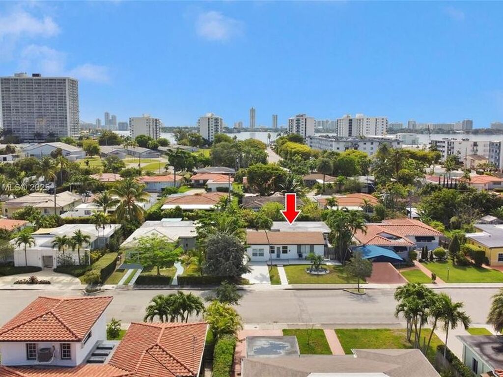 Luxury House for sale in North Bay Village, 937 531 €, Photo 6