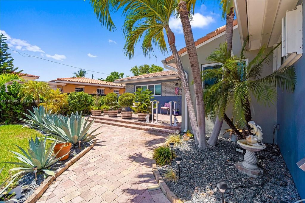 Luxury House for sale in North Bay Village, 853 555 €, Photo 7