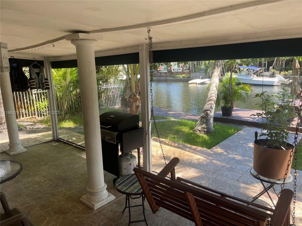 Luxury House for sale in Hollywood, 557 131 €, Photo 6