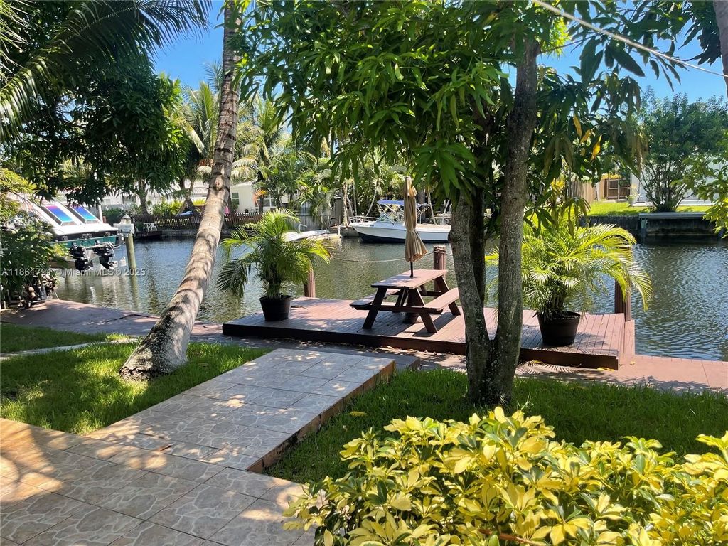 Luxury House for sale in Hollywood, 557 131 €, Photo 7