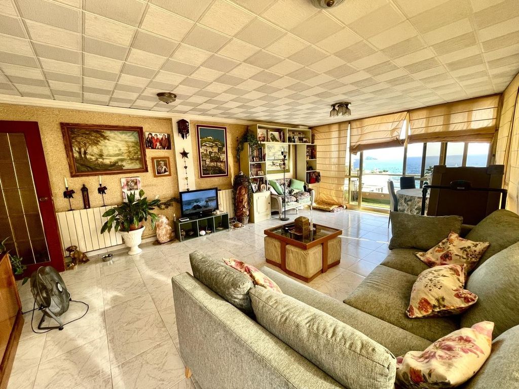 Luxury Apartment for sale in Benidorm, 525 000 €, Photo 1