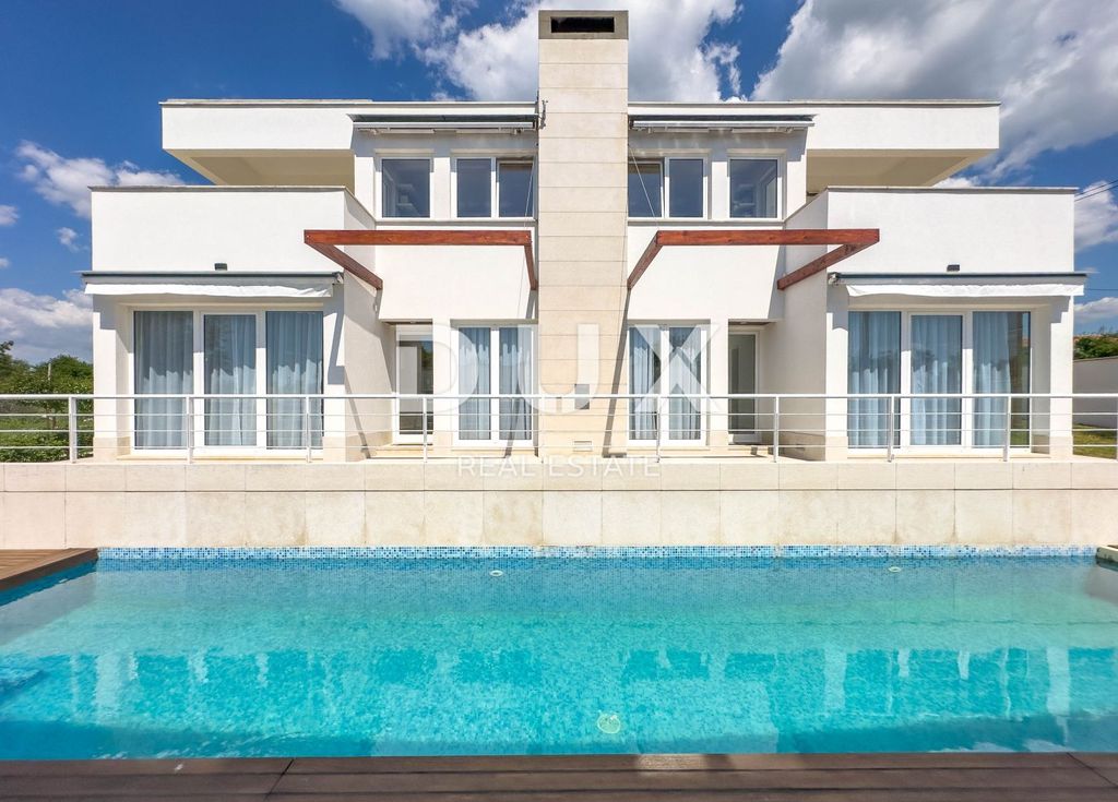 Maison de luxe à vendre à Porec, 1 490 000 €, Photo 4