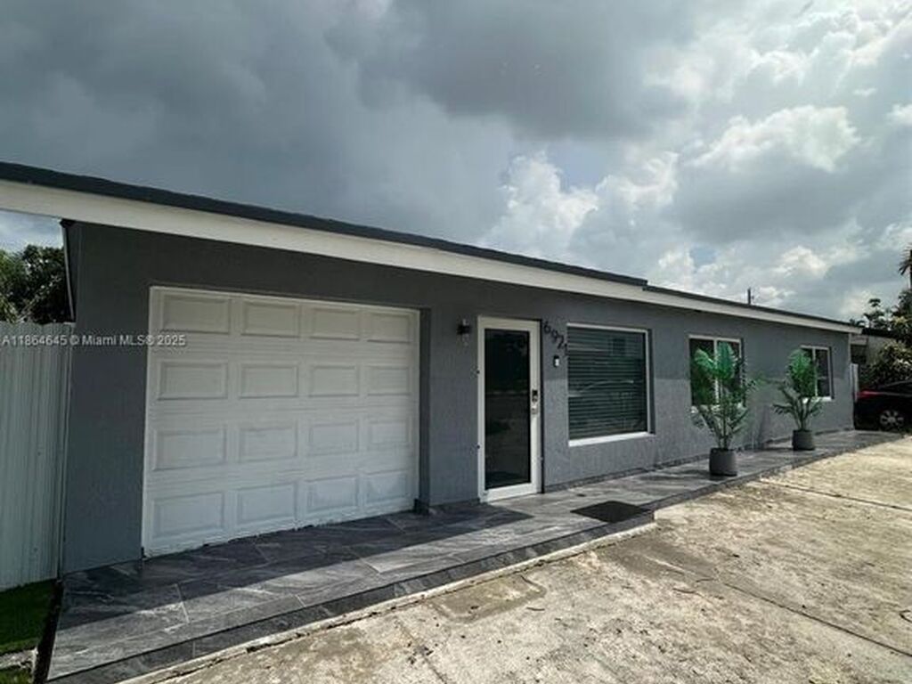 Luxury House for sale in Hollywood, 454 976 €, Photo 1