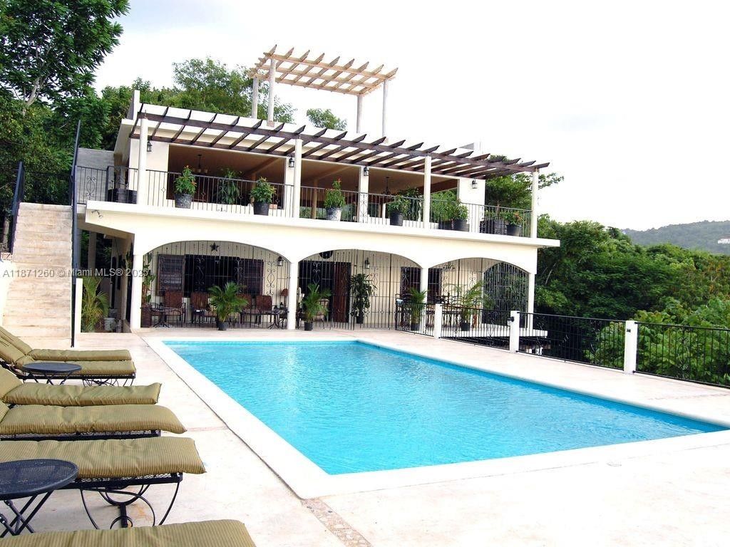 Luxury House for sale in Stannards, 1 876 195 €, Photo 1