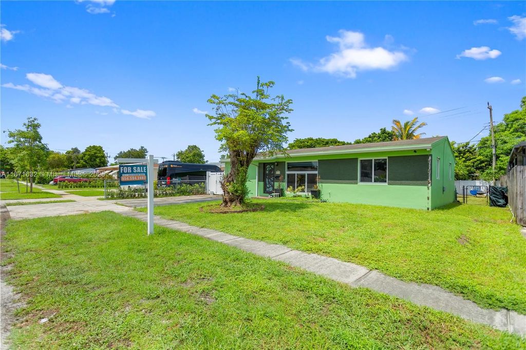 Luxury House for sale in Hollywood, 424 930 €, Photo 2