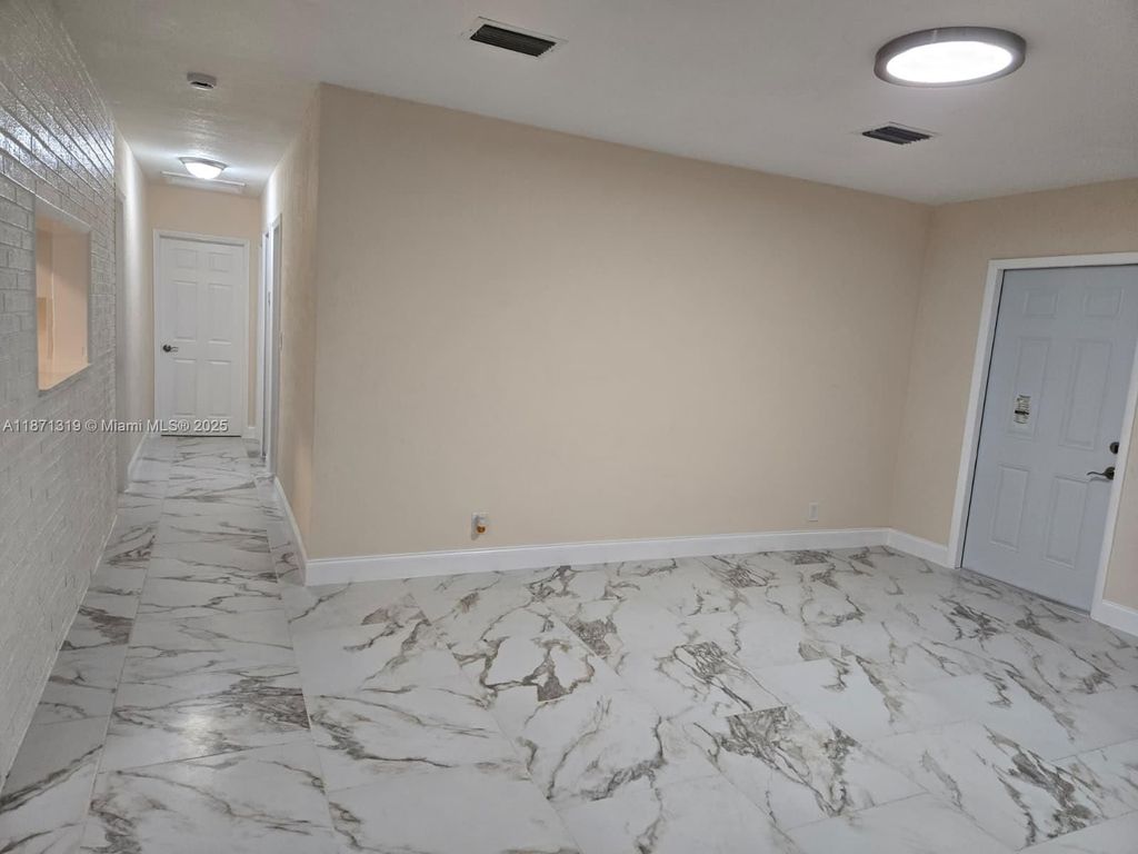 Luxury House for sale in Hollywood, 454 117 €, Photo 4