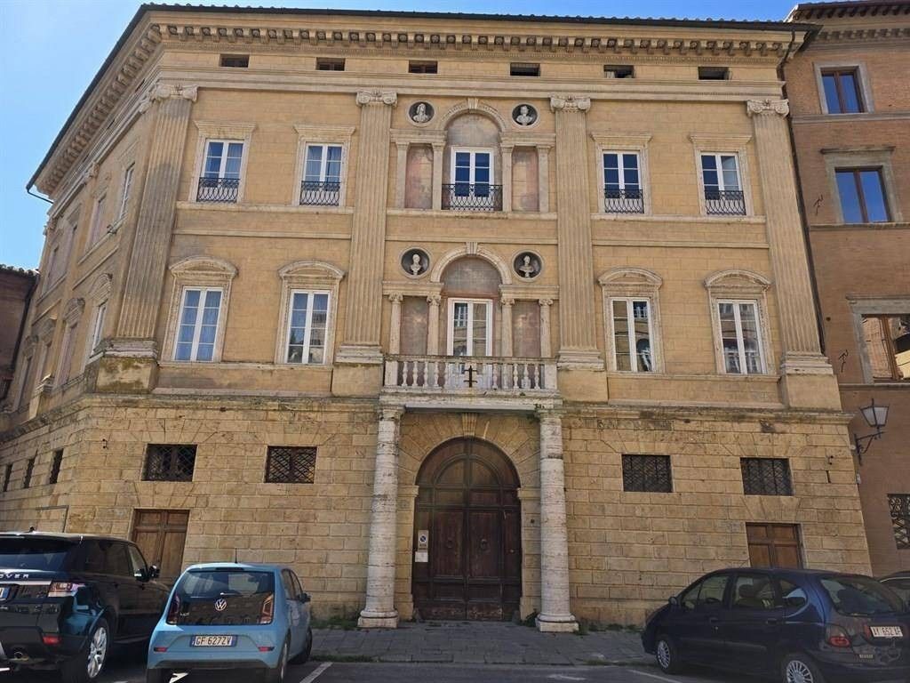 Luxury Apartment for sale in Siena, 1 600 000 €, Photo 1