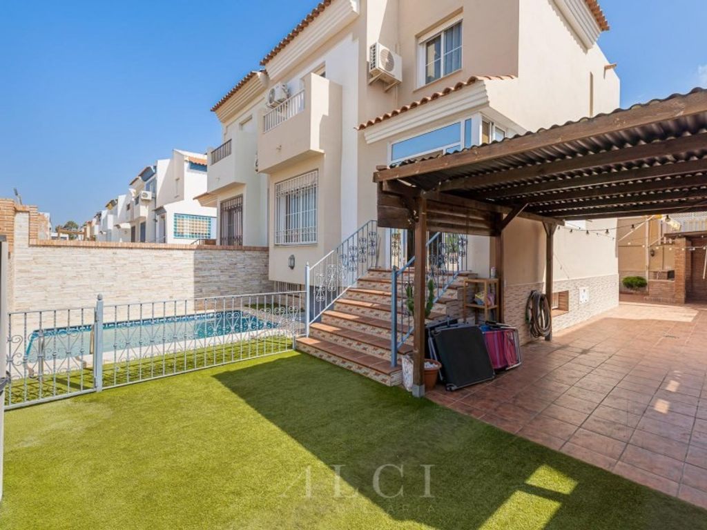 Luxury House for sale in Vélez-Málaga, 420 000 €, Photo 1