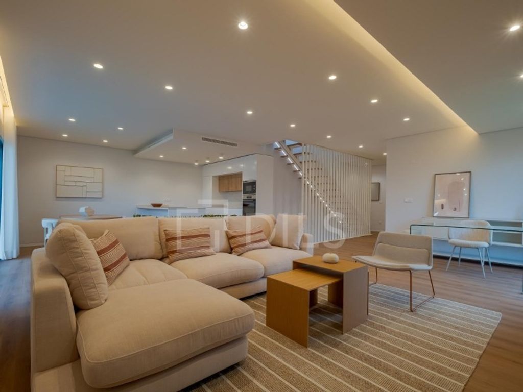 Luxury House for sale in Seixal, 775 000 €, Photo 1