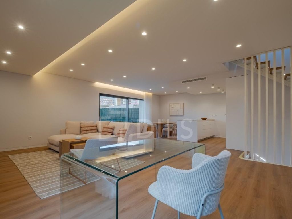 Luxury House for sale in Seixal, 695 000 €, Photo 4