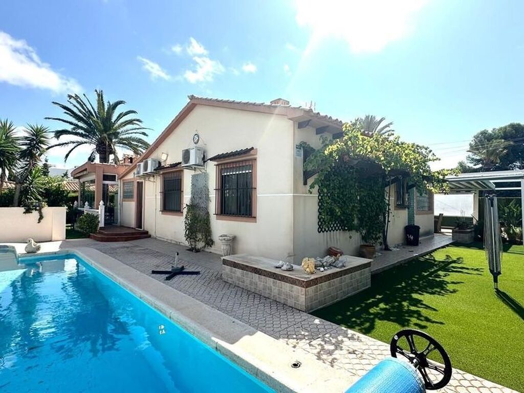 Luxury House for sale in Cabo Roig, 850 000 €, Photo 1