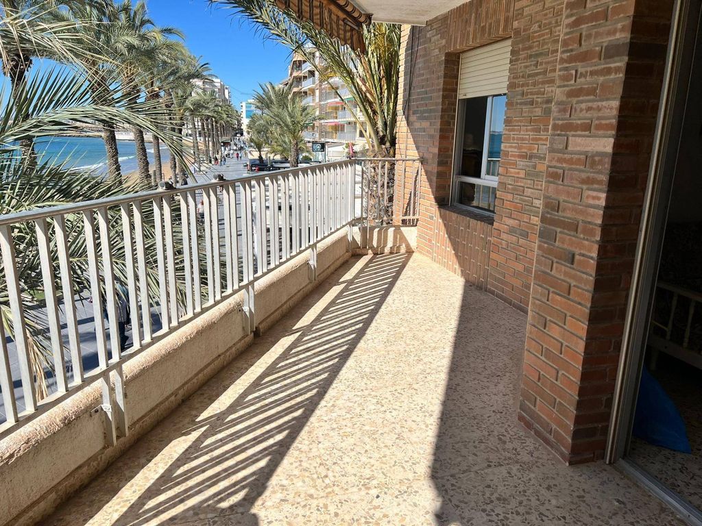 Luxury Apartment for sale in Torrevieja, 425 000 €, Photo 1