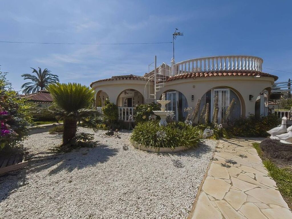 Luxury House for sale in Torrevieja, 675 000 €, Photo 1