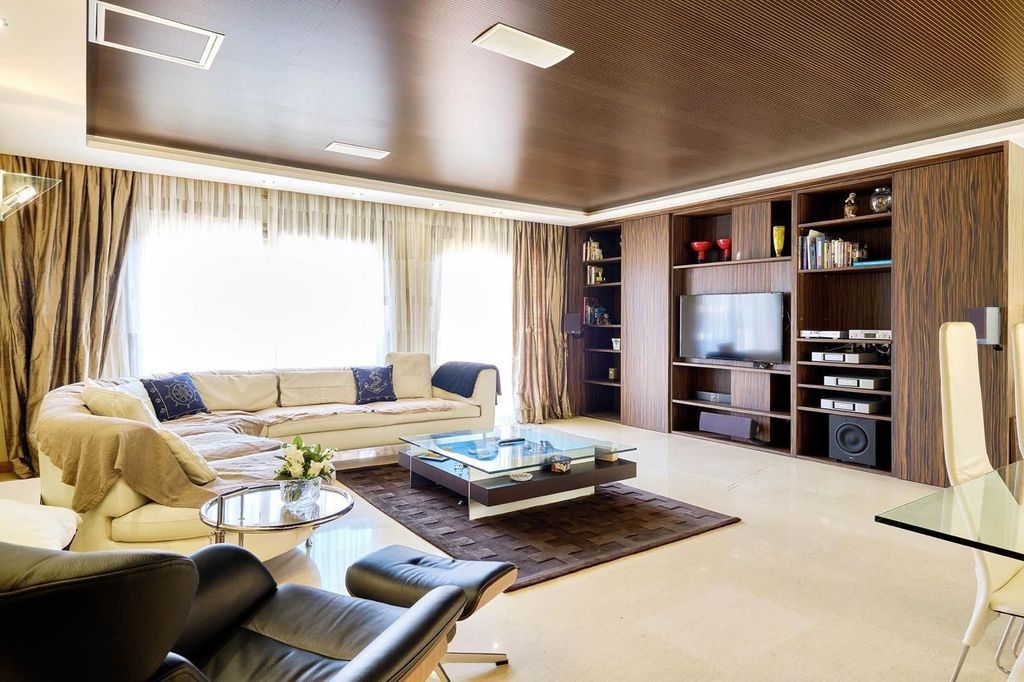 Luxury Apartment for sale in Torrevieja, 525 000 €, Photo 1