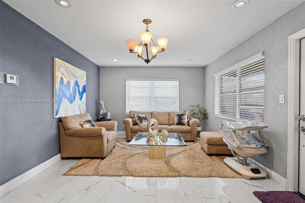 Luxury House for sale in Hollywood, 505 624 €, Photo 5